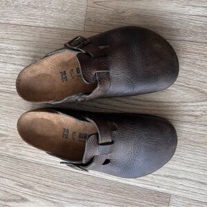 BRAND NEW brown leather Birkenstock mules